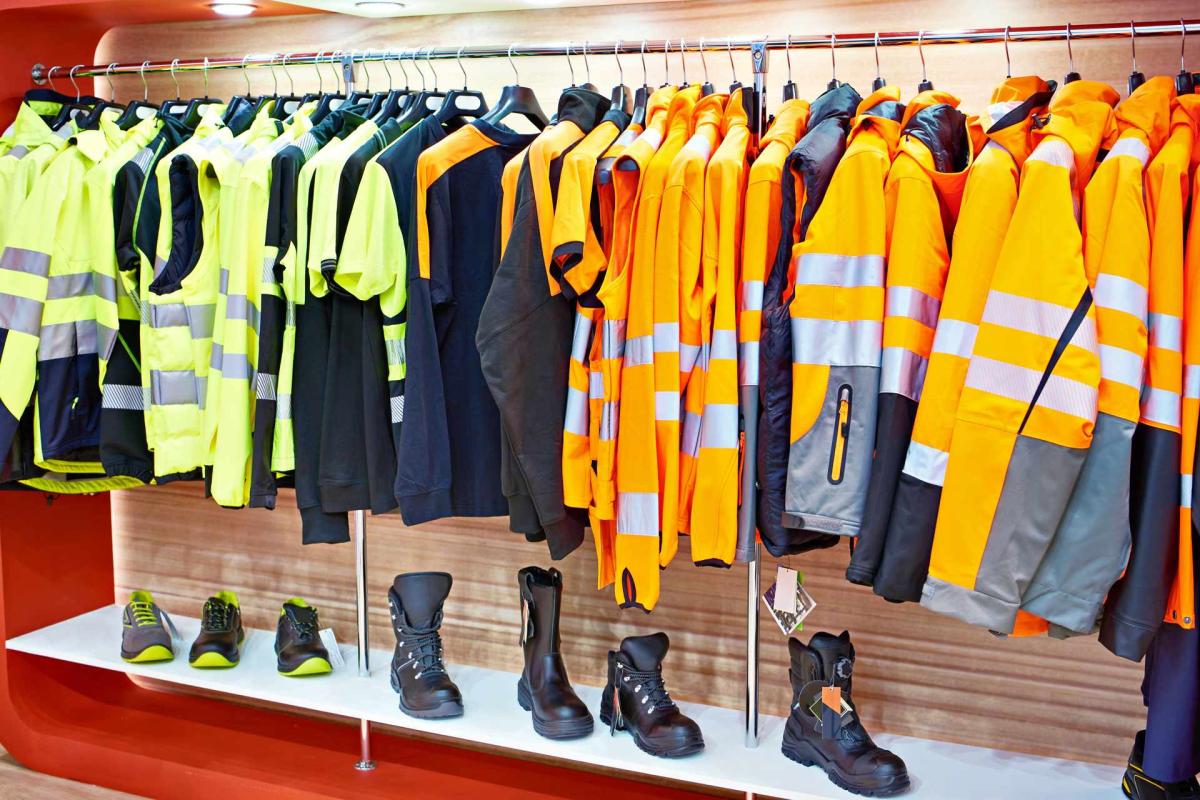 Vêtements de travail personnalisés et EPI : la solution complète pour les professionnels en France